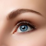 Formschöne Augenbrauen mit Microblading